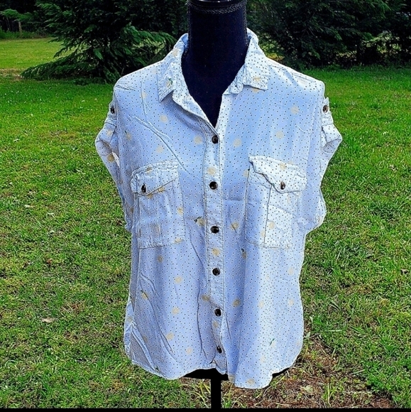 Lemon print ladies buttondown EUC Medium - Picture 7 of 7